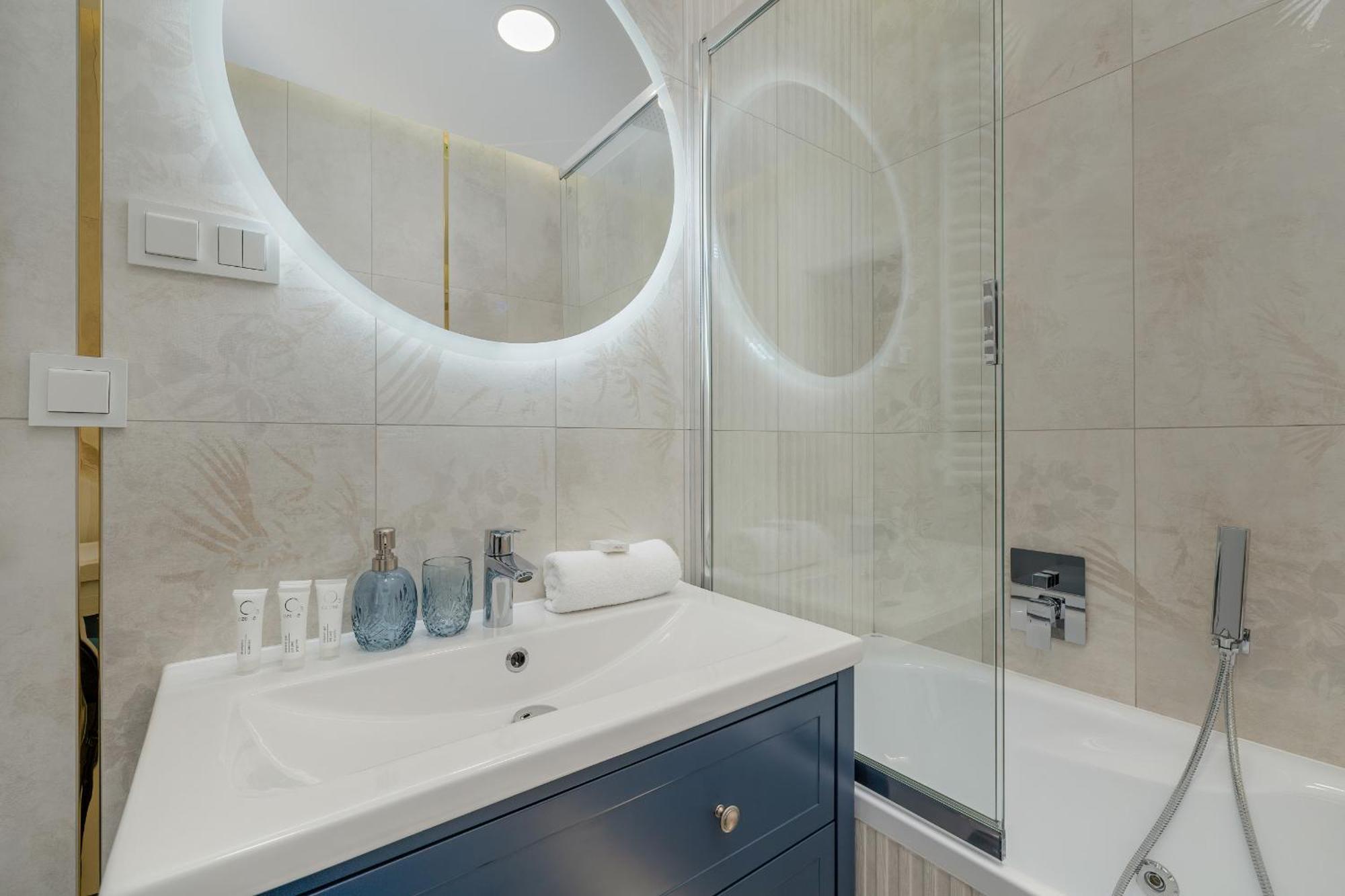 Cozy Apartment Orawska With Balcony By Noclegi Renters Krakow Luaran gambar