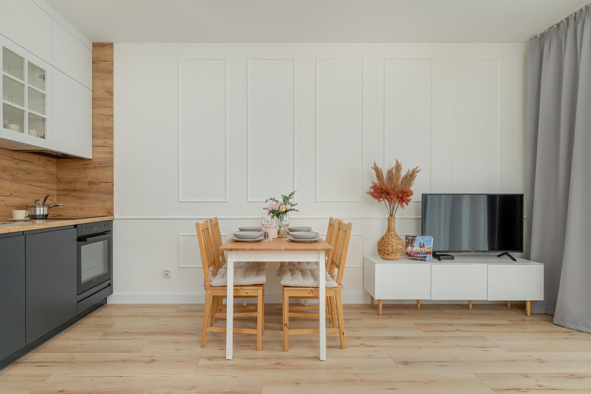 Cozy Apartment Orawska With Balcony By Noclegi Renters Krakow Luaran gambar
